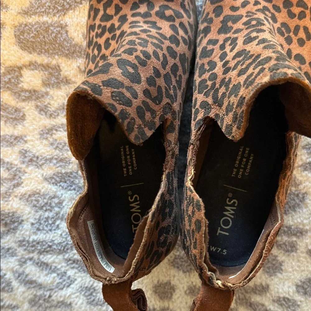 Toms Brown Leopard Print Wedge Shoes Size 7.5 Pull On